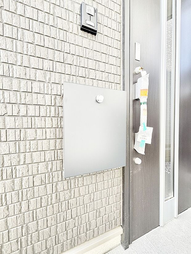 【その他現地】シンプルなデザインのポスト