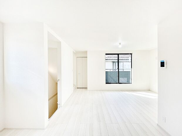 【リビングダイニング】家族団らんの時間も増えそうなくつろぎのリビングダイニング。