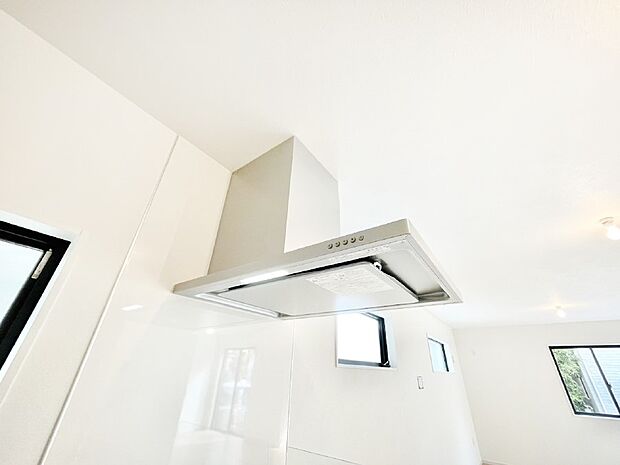 【その他設備(レンジフード)】基本的なお手入れはフィルターのみ!お手入れのしやすさも魅力です。