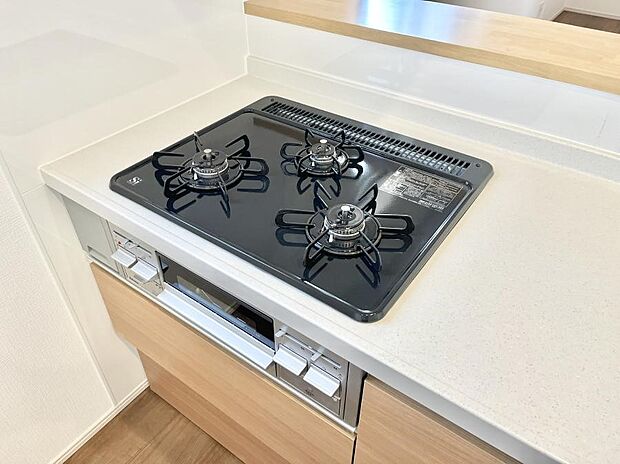 【その他設備(3口コンロ)】三口ガスコンロでお料理が一気にはかどりそう
