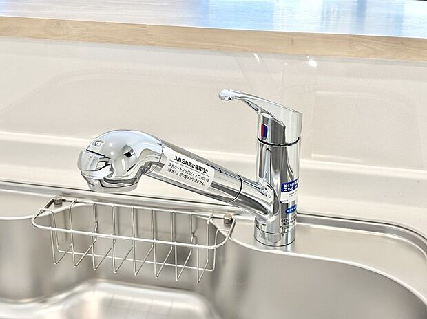 【その他設備(浄水器)】いつでも清潔なおいしいお水を。一つの水栓で水道水と浄水を使い分け。