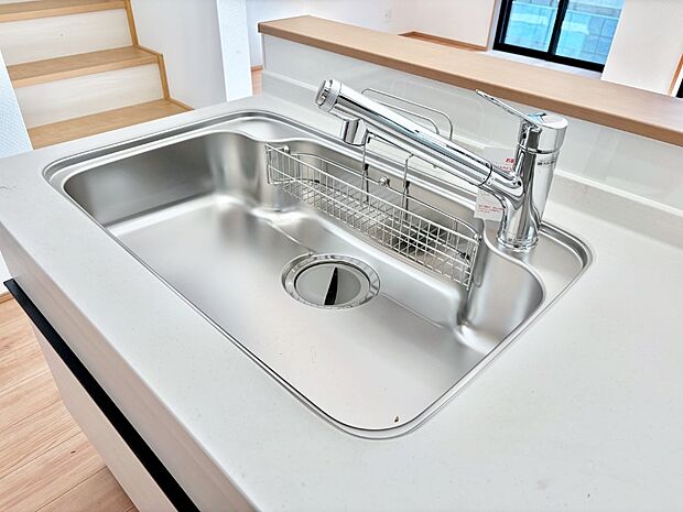 【その他設備(浄水器)】いつでも清潔なおいしいお水を。一つの水栓で水道水と浄水を使い分け。