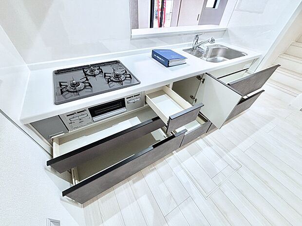 【その他設備(スライド収納)】使いやすさを優先したスライド式収納タイプ!