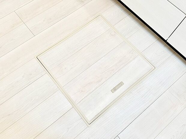 【その他設備(床下収納)】床下収納付き!日用品・非常用品の収納にも大活躍。
