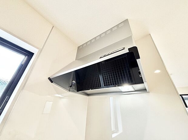 【その他設備(レンジフード)】基本的なお手入れはフィルターのみ!お手入れのしやすさも魅力です。