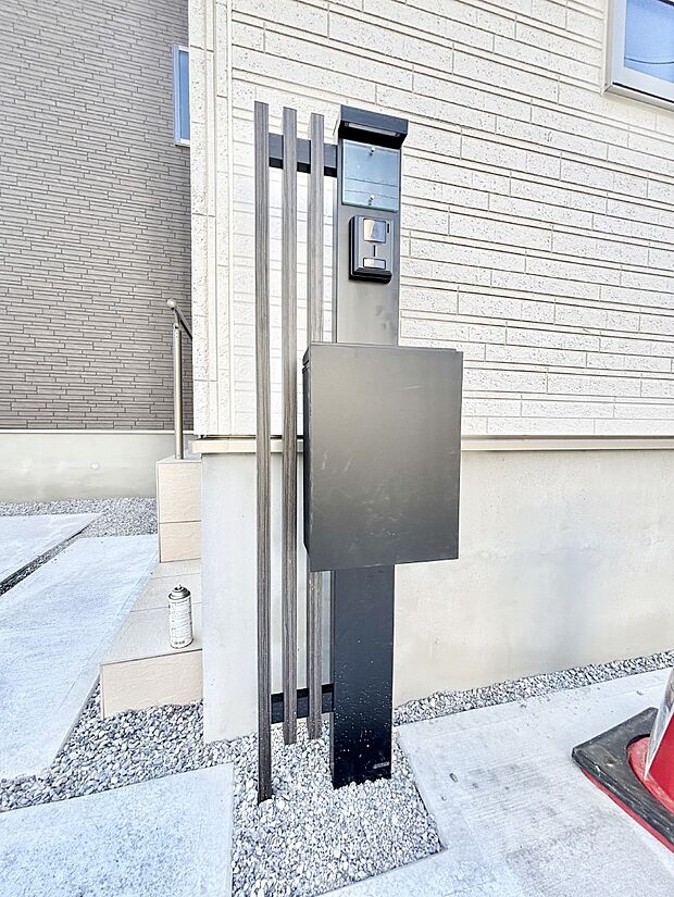 【その他現地】表札・インターホン・ポストをひとつに集約