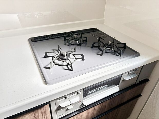 【その他設備(三ツ口コンロ)】三口ガスコンロでお料理が一気にはかどりそう