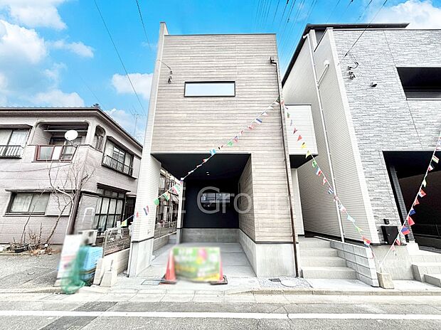 【現地外観写真】洗練された外観、上質な住空間が広がる室内は永く安心して過ごせる住居です。