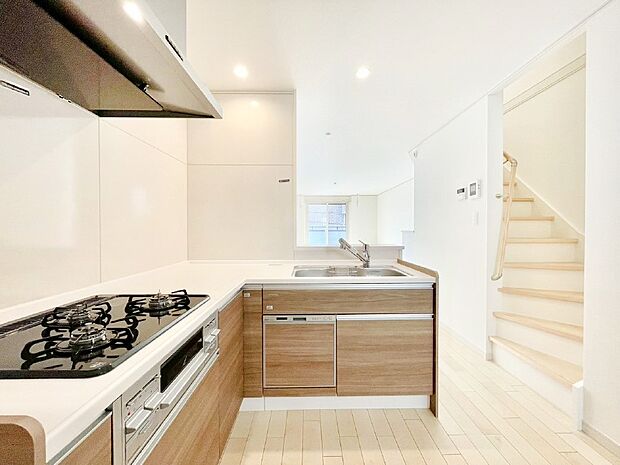 【ダイニングキッチン】カウンター越しにお話しをしながら毎日のお料理をもっと楽しく