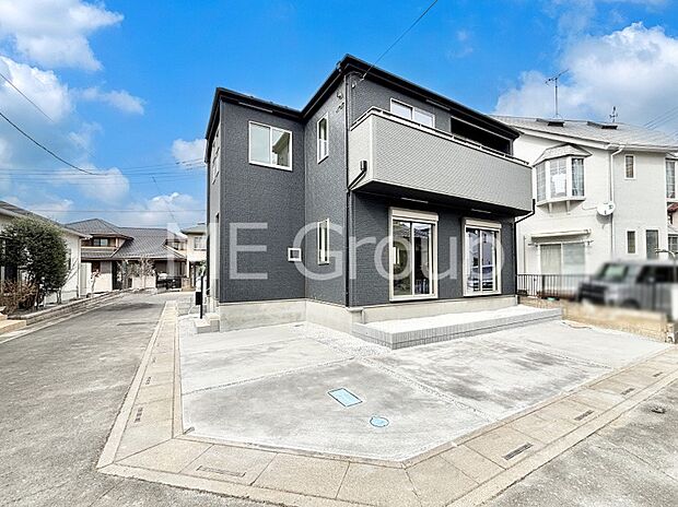 【現地外観写真】洗練された外観、上質な住空間が広がる室内は永く安心して過ごせる住居です。