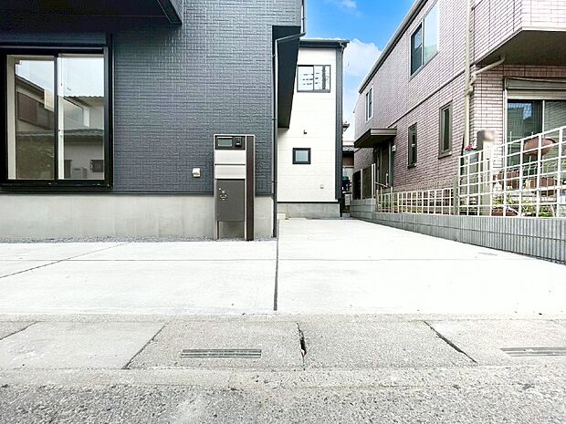 【駐車場】カースペースは２台駐車可。セカンドカーや来客時に便利です！