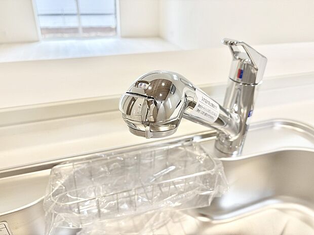 【その他設備(浄水器)】いつでも清潔なおいしいお水を。一つの水栓で水道水と浄水を使い分け。