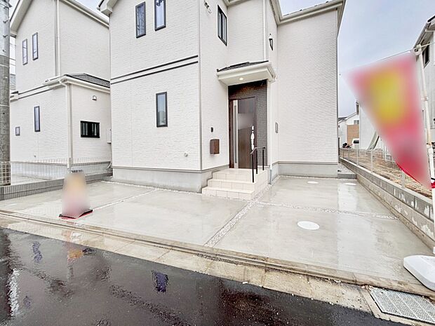 【駐車場】目の前が駐車場だと雨の日も大量にお買い物をした時も便利ですね