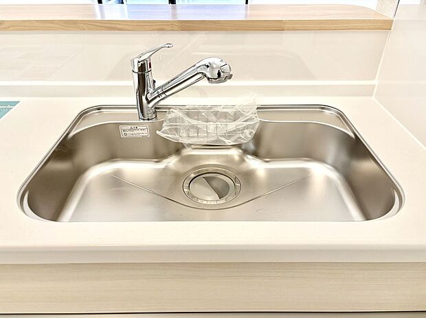 【その他設備(シンク)】広々としたシンクでお料理やお皿洗いもラクラク快適に!