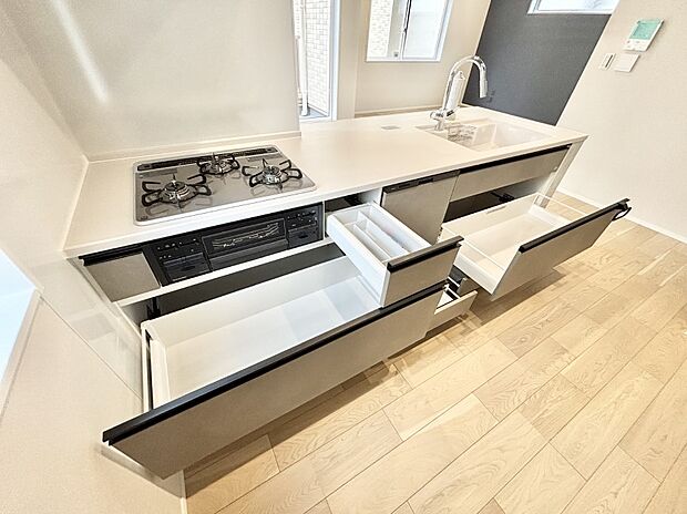 【その他設備(スライド収納)】使いやすさを優先したスライド式収納タイプ!