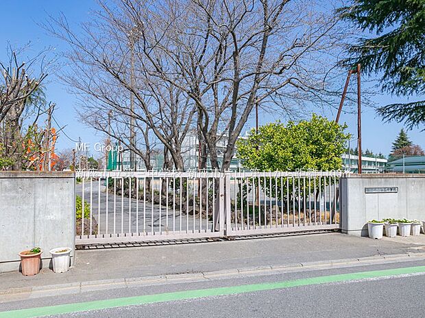 新座市立第三中学校(約1,100m)