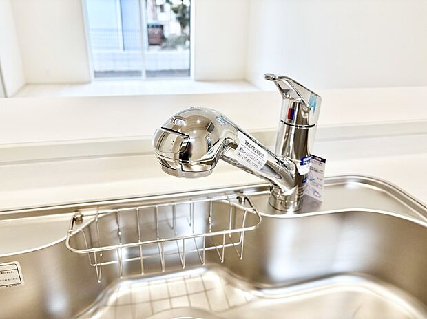 【その他設備(浄水器)】いつでも清潔なおいしいお水を。一つの水栓で水道水と浄水を使い分け。
