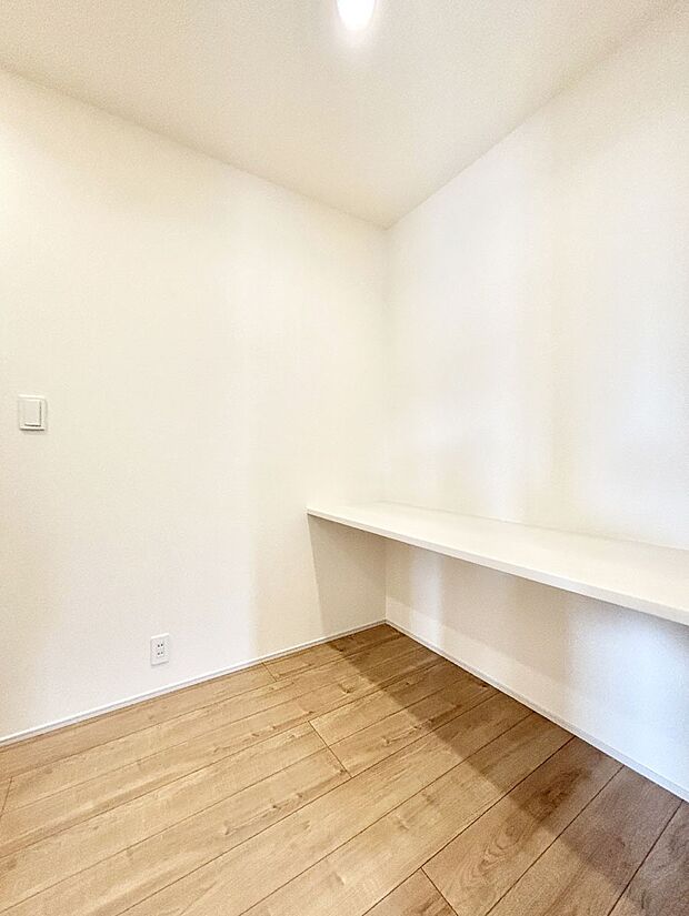 【その他設備(パントリー)】キッチンにはパントリー！食材のストックはもちろん、日用品の収納など使い方はいろいろ！