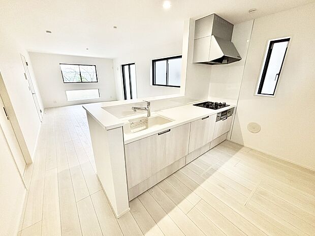 【ダイニングキッチン】料理をしながらご家族との会話を楽しめる対面カウンターキッチン