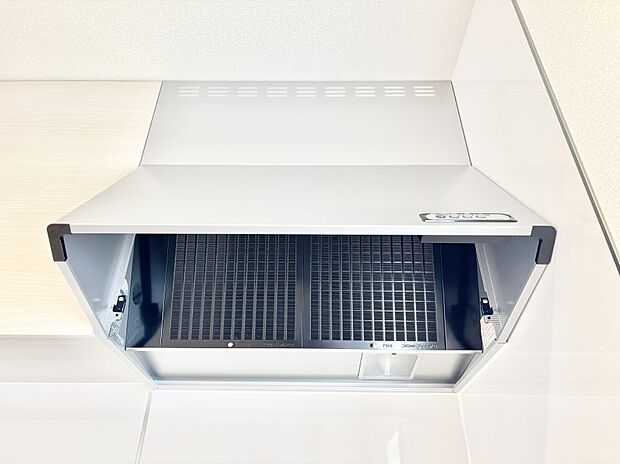 【その他設備(レンジフード)】基本的なお手入れはフィルターのみ!お手入れのしやすさも魅力です。