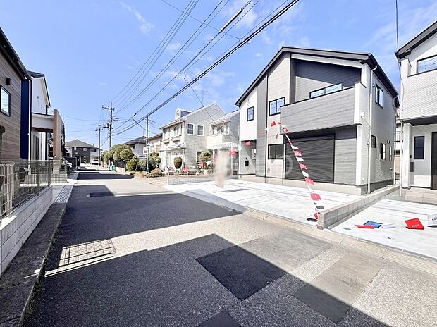 【前面道路含む現地写真】見通しの良さとともに、街並みに開放感を与えてくれます。