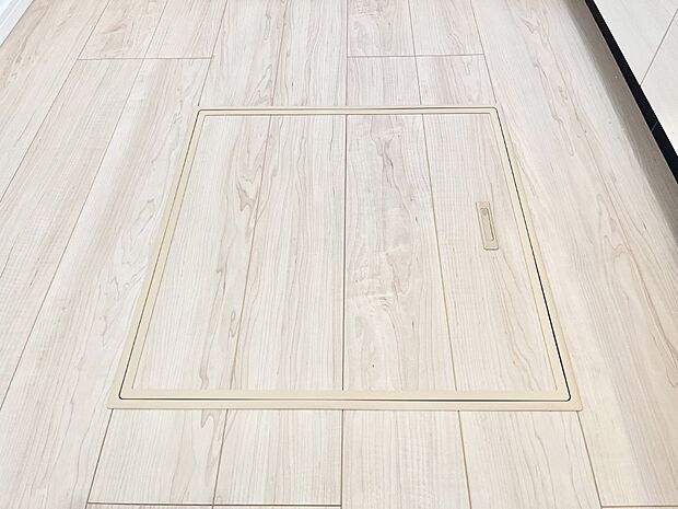 【その他設備(床下収納)】床下収納付き!日用品・非常用品の収納にも大活躍。