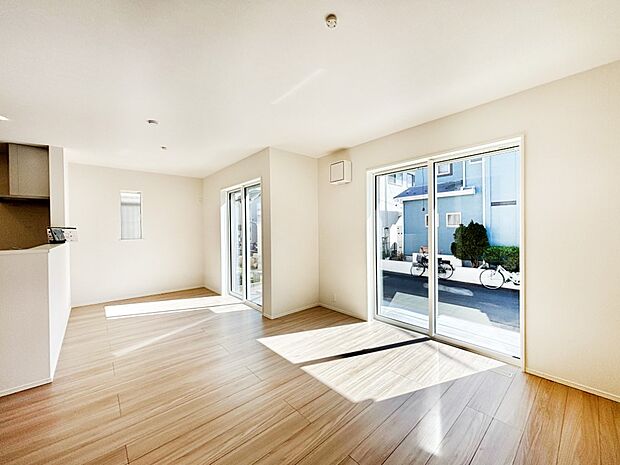 【ダイニング】家族の笑顔が自然と生まれてくる、そんな雰囲気のダイニングに仕上がっています。