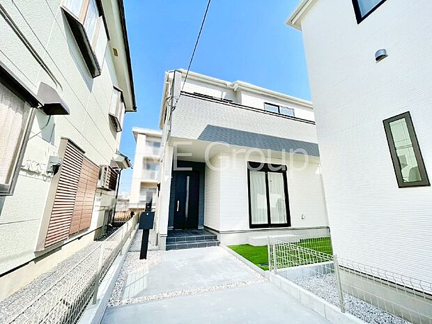 【現地外観写真】洗練された外観、上質な住空間が広がる室内は永く安心して過ごせる住居です。