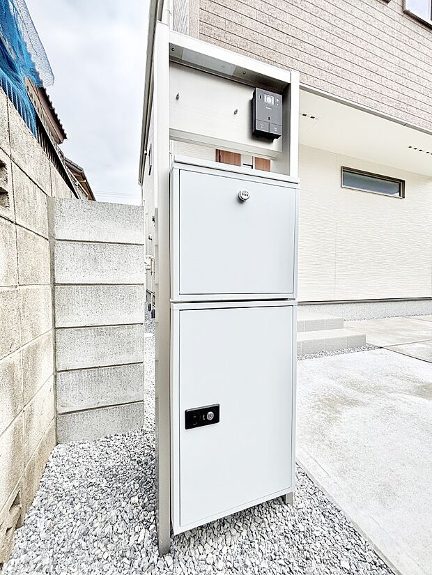 【その他現地】表札・インターホン・ポストをひとつに集約