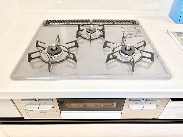 【その他設備(ガスコンロ)】三口ガスコンロでお料理が一気にはかどりそう