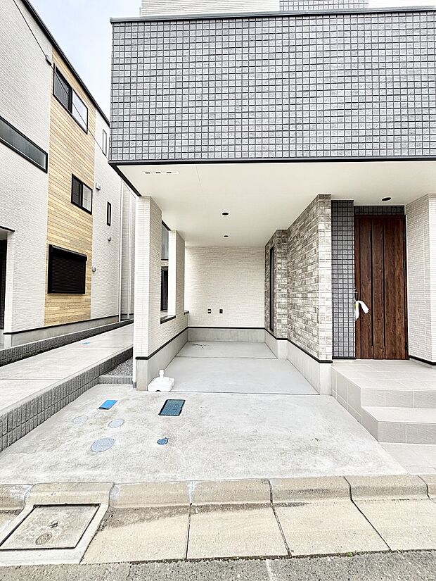 【駐車場】ビルトインタイプは大切なお車を傷や汚れから守ることができます。