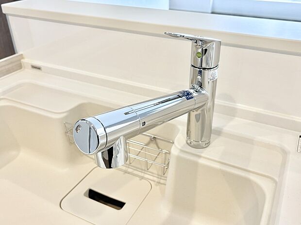 【その他設備(浄水器)】いつでも清潔なおいしいお水を。一つの水栓で水道水と浄水を使い分け。