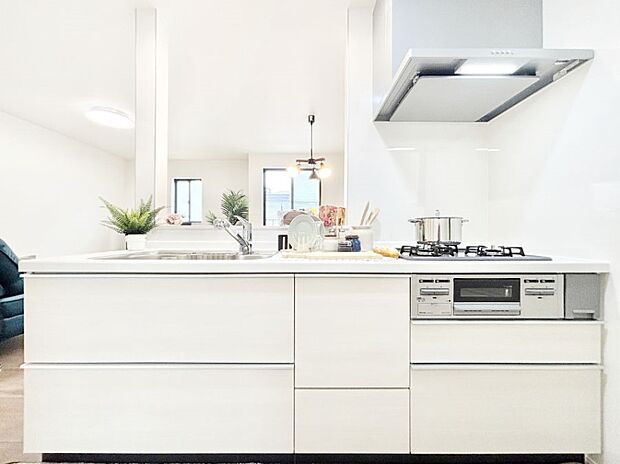 【キッチン】毎日使うキッチンだから、使いやすさ&お手入れのしやすさにこだわりました。