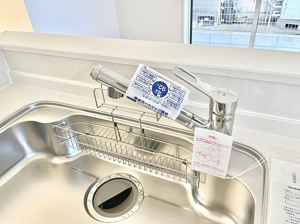 【その他設備(浄水器)】いつでも清潔なおいしいお水を。一つの水栓で水道水と浄水を使い分け。