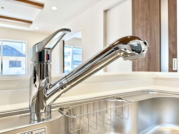 【その他設備(浄水器)】いつでも清潔なおいしいお水を。一つの水栓で水道水と浄水を使い分け。