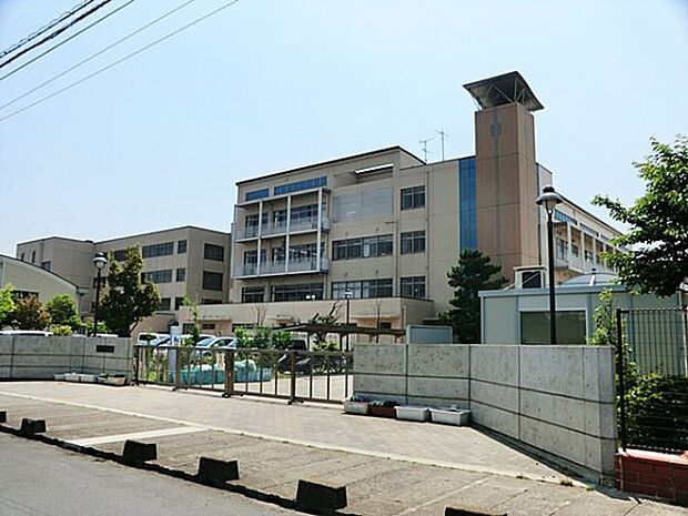 草加市立西町小学校(約760m)