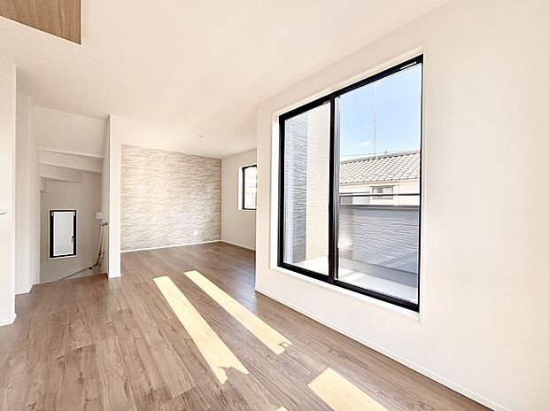 【ダイニング】シンプルなデザインなのでインテリアを考えるのも楽しみですね!