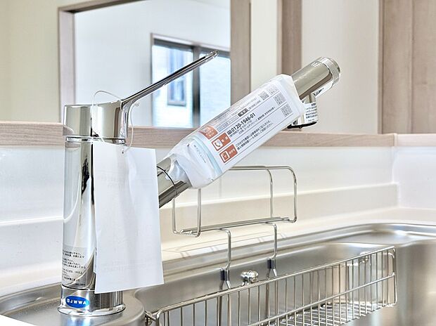 【その他設備(浄水器)】いつでも清潔なおいしいお水を。一つの水栓で水道水と浄水を使い分け。