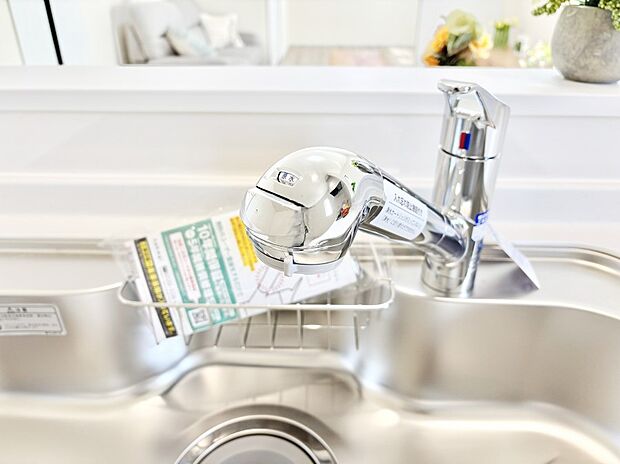 【その他設備(浄水器)】いつでも清潔なおいしいお水を。一つの水栓で水道水と浄水を使い分け。