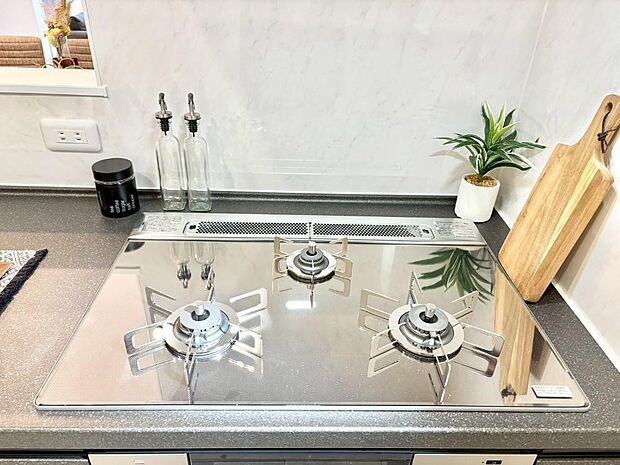 【その他設備(3口コンロ)】三口ガスコンロでお料理が一気にはかどりそう