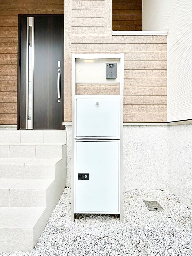 【その他現地】表札・インターホン・ポストをひとつに集約