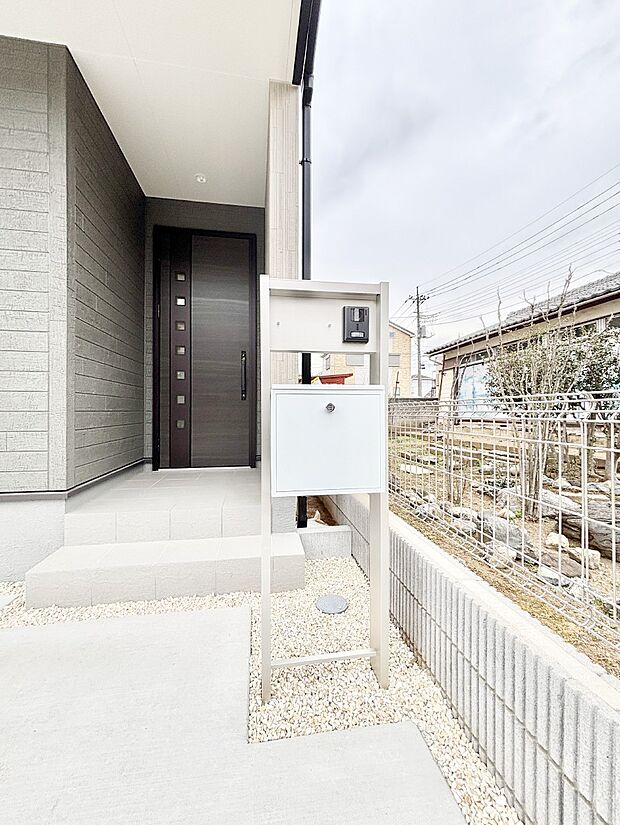 【その他現地】表札・インターホン・ポストをひとつに集約