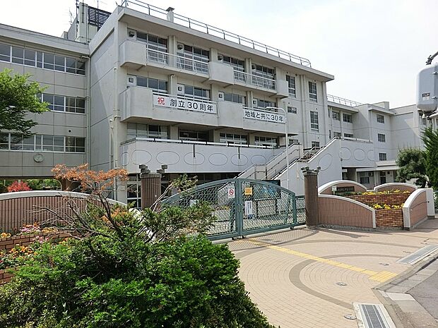さいたま市立中島小学校(約1,200m)