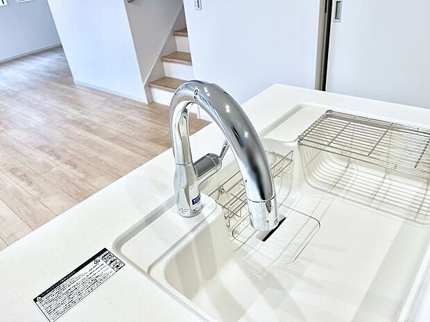 【その他設備(浄水器)】いつでも清潔なおいしいお水を。一つの水栓で水道水と浄水を使い分け。