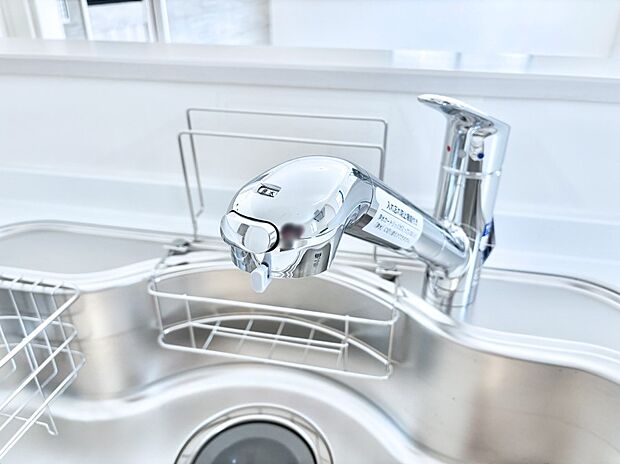 【その他設備(浄水器)】いつでも清潔なおいしいお水を。一つの水栓で水道水と浄水を使い分け。