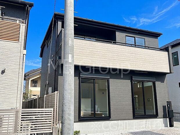 【現地外観写真】たっぷりの陽光と開放感に包まれる明るい住まい