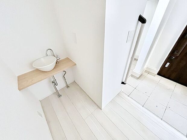 【その他設備(セカンド洗面台)】あると便利なセカンド洗面台。