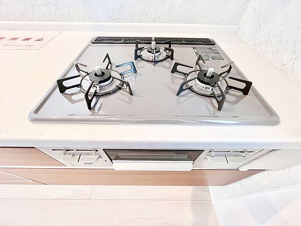 【その他設備(ガスコンロ)】三口ガスコンロでお料理が一気にはかどりそう  