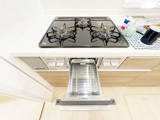 【その他設備(ガスコンロ)】三口ガスコンロでお料理が一気にはかどりそう  