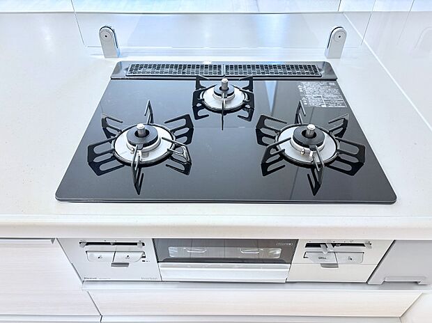 【その他設備(Ｓｉセンサーコンロ)】ガスコンロはＳｉセンサー搭載。火力調節や焦げ付き・消し忘れも防いでくれます。